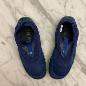 EUC Rafters water shoe. Flexible fabric. Super comfy. Size 11. Barely worn.